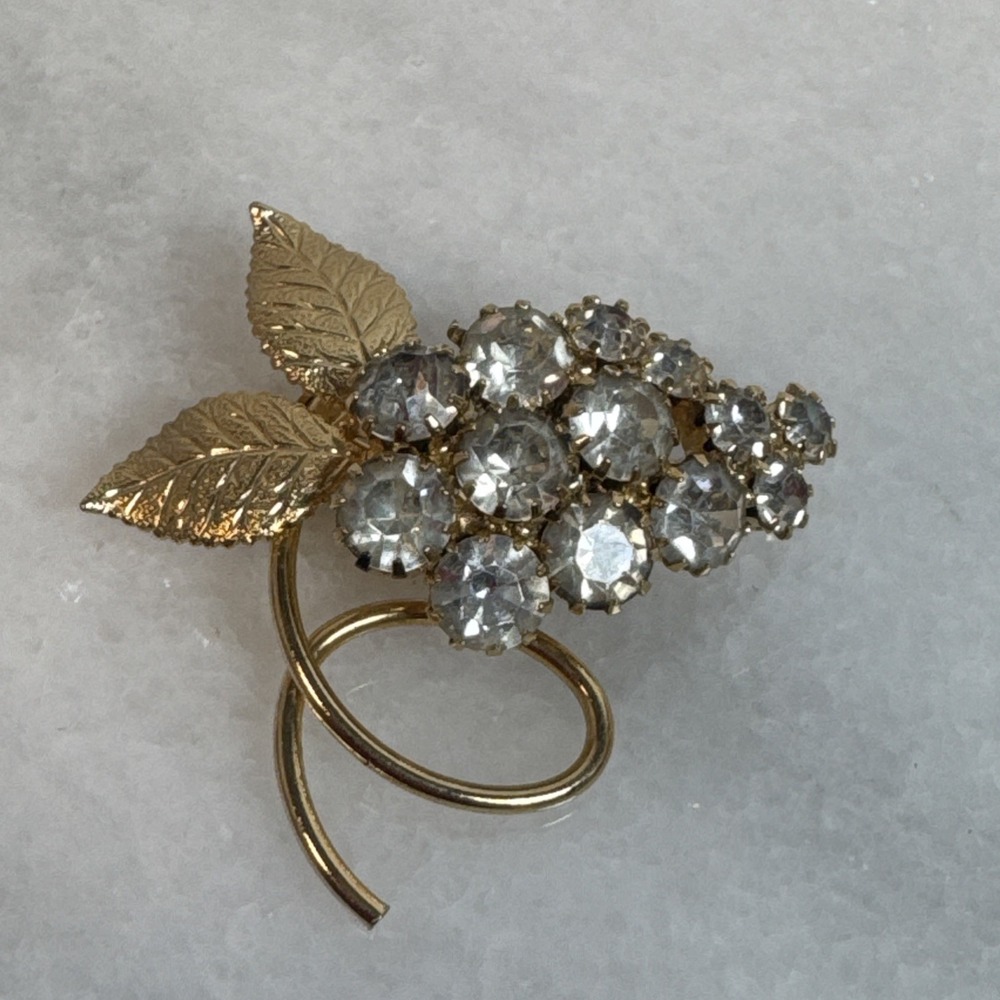 VINTAGE CLEAR RHINESTONE GRAPE BROOCH PIN